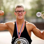 Adolescente de 18 anos com paralisia cerebral comove o mundo ao se tornar campeão de fisiculturismo