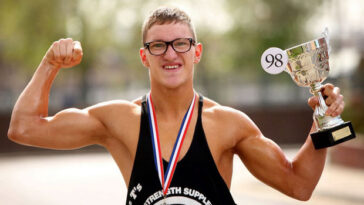 Adolescente de 18 anos com paralisia cerebral comove o mundo ao se tornar campeão de fisiculturismo