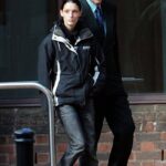 Filha que foi dada à adoção quando bebê encontra pai através do Facebook e começa a ter relações íntimas com ele