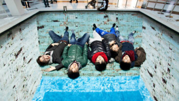 Piscina tridimensional "assusta" visitantes em shopping japonês