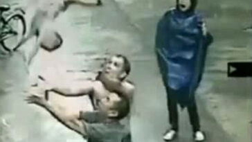 Vídeo incrível mostra momento que homem salva bebê que caía da janela do segundo andar de prédio